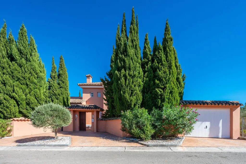 Exterior - Andalusian Villa with Pool in Sotogrande