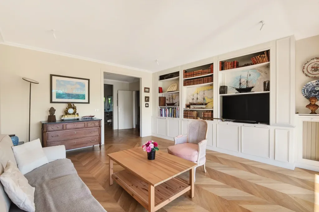 Soggiorno - Renovated Apartment with Park View in Saint-Cloud
