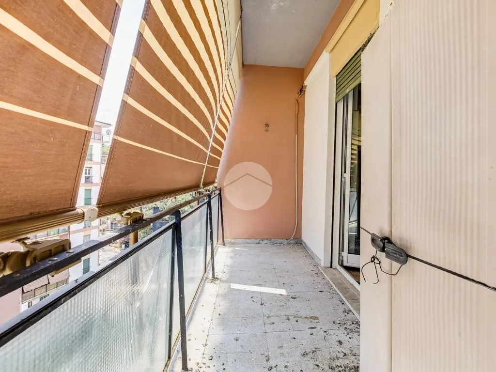 Balcone - 2-Bedroom Apartment with Balcony in Rome