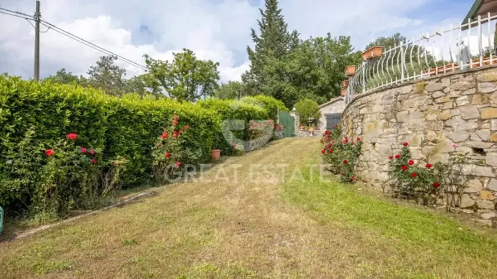 Garden - Villa with Lake View in Magione