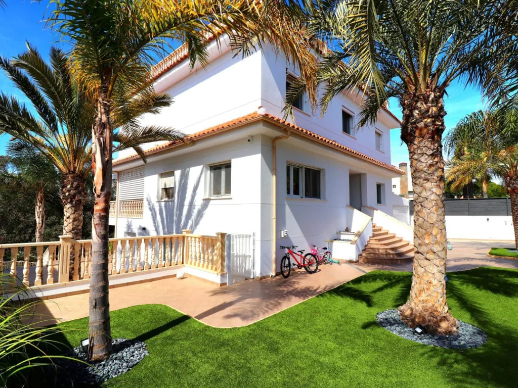 Exterior - Luxury Villa with Pool in Playas de Orihuela