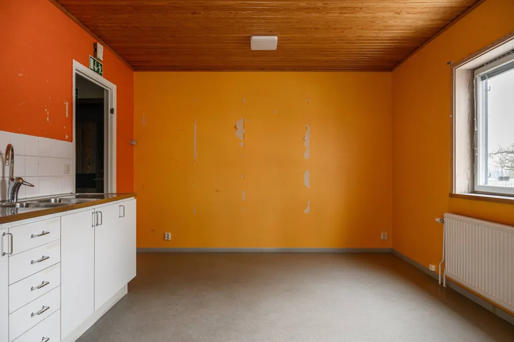 Cuisine - Commercial Space with Garden in Väckelsång