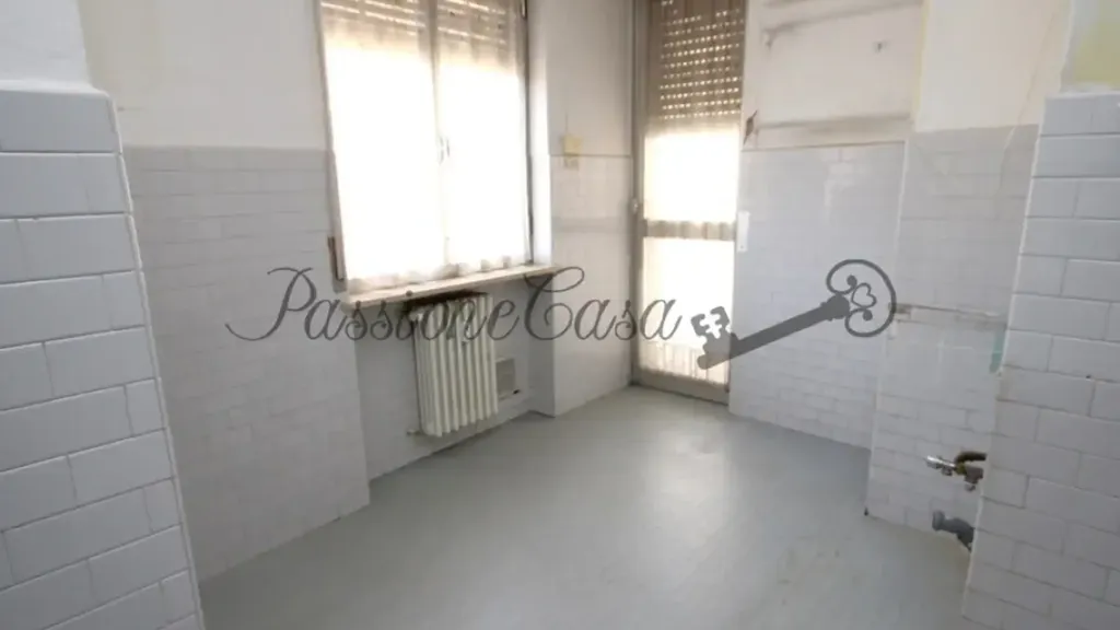 Salles de bain - Bright Apartment with Balcony in Vigevano Centre