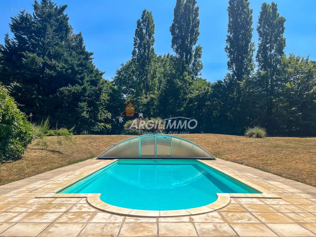 Piscine - Ensemble Immobilier avec Piscine à 20 min du Mans