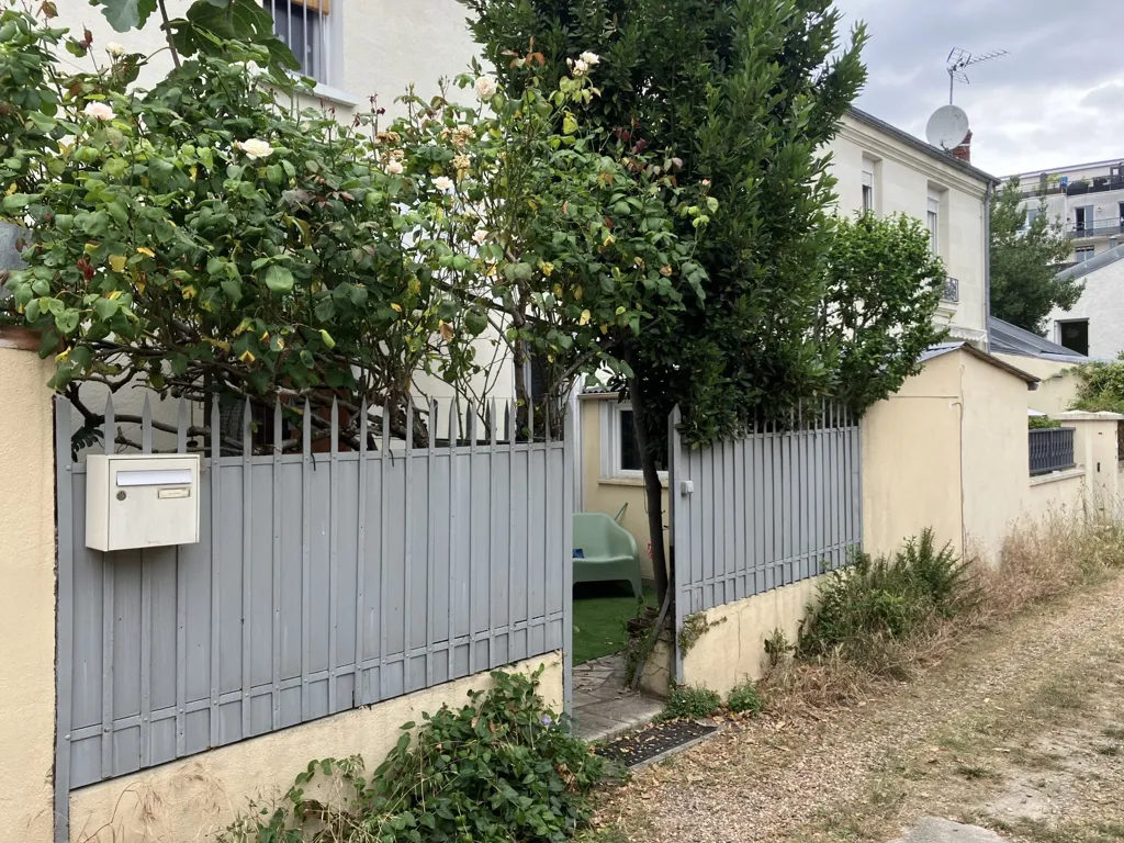 Extérieur - Maison Familiale avec Cour au Calme à Tours