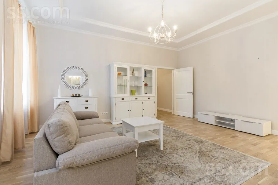 Elutuba - Modern Apartment with Courtyard View in Riga Centre