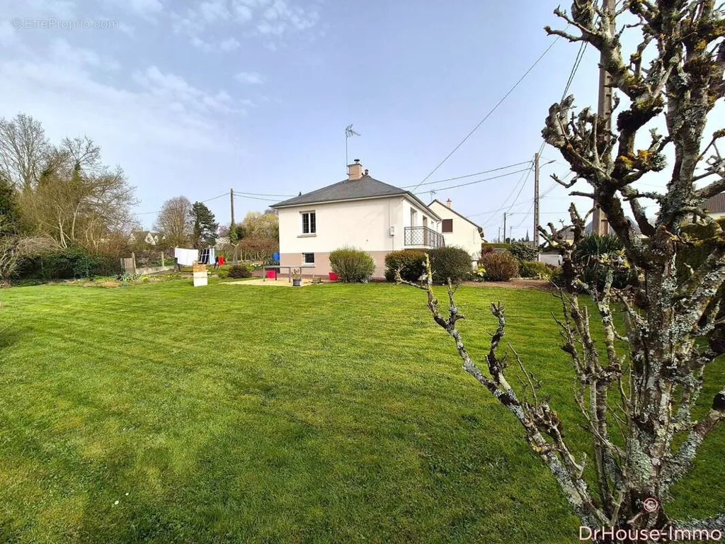 Aed - Renovated Pavilion with Garden in Gorron