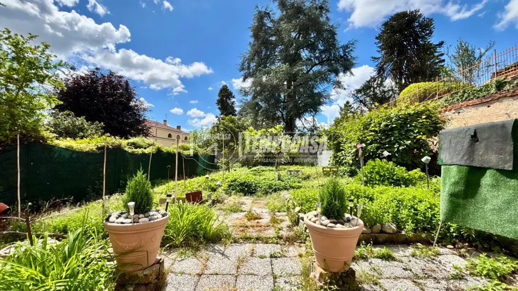 Aed - Triplex with Private Garden in Biella Centre