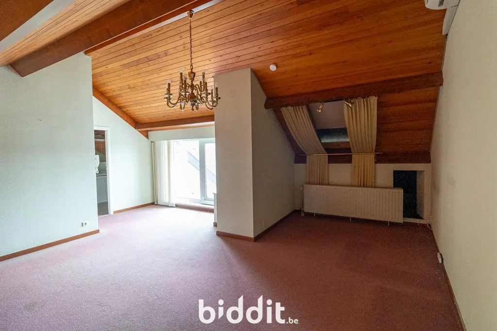 Pièces - Appartement de 2 Façades avec Visite Virtuelle au Centre