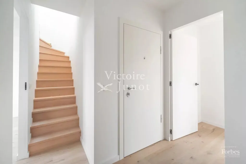 Pièces - Duplex Rénové avec Terrasse à Elsene