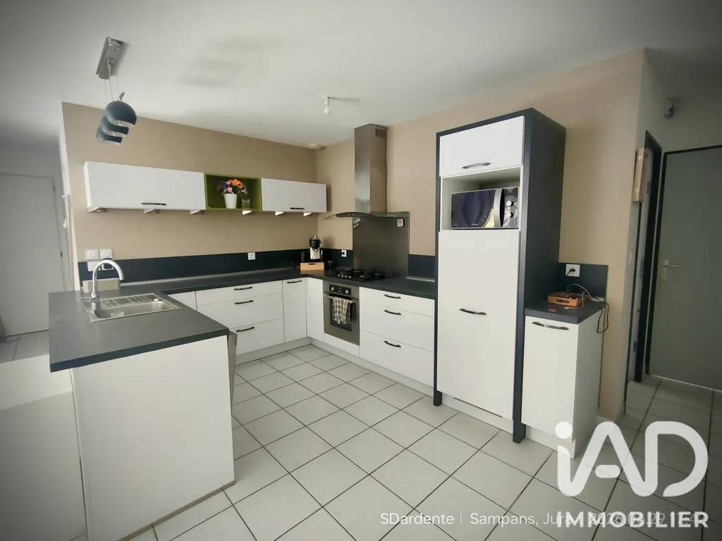 Cucina - Contemporary Flat-Plan House with Garden in Sampans
