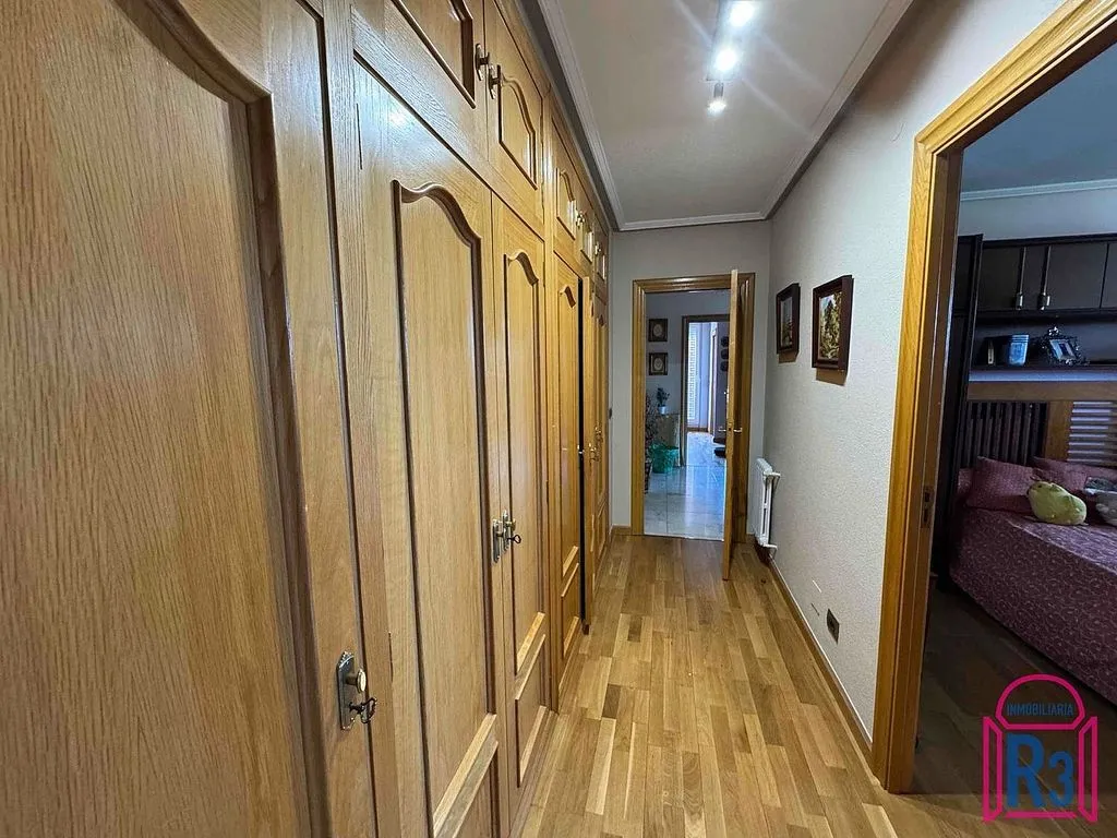 Toad - Semi-detached House with Pool in Villaquilambre