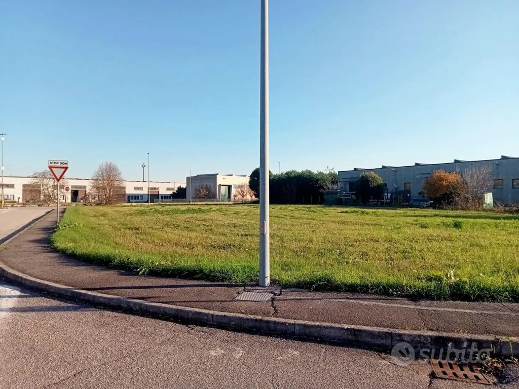 Aed - Industrial Plot with Edificable Space in Borgo Veneto