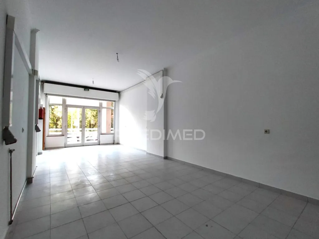 Toad - Commercial Space with High Visibility in Belas