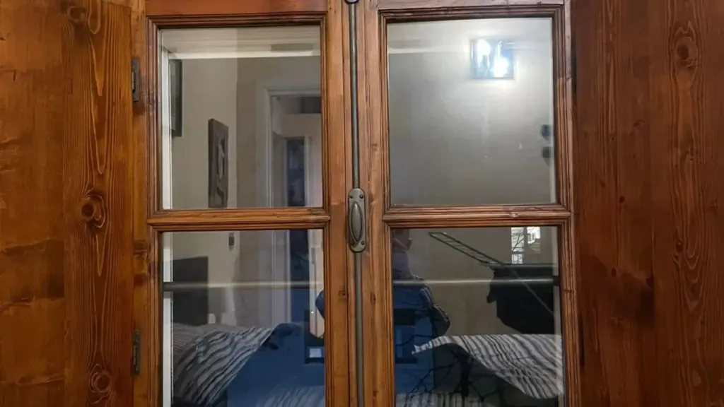 Esik - Fully Furnished Apartment in Historic Building, Parma