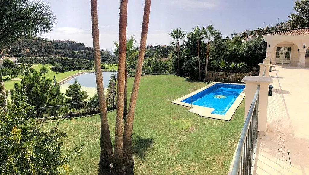 Piscina - Luxury Villa with Sea View in Benahavís