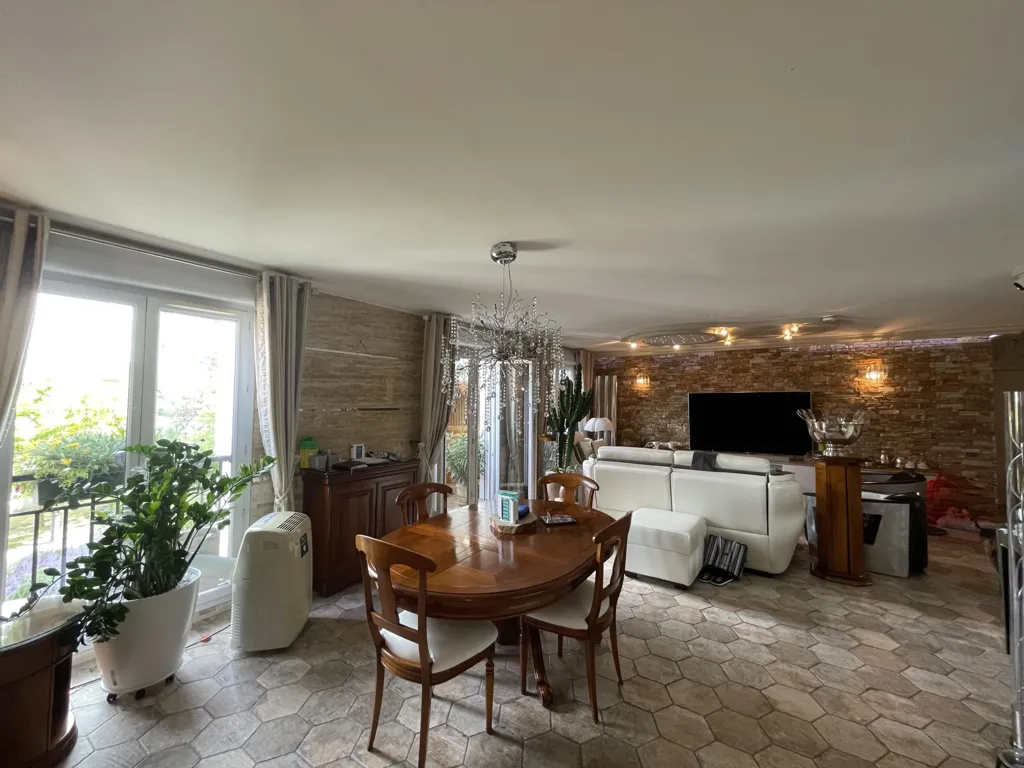 Söögituba - Duplex Apartment with Terrace in Saint-Ouen-l'Aumône