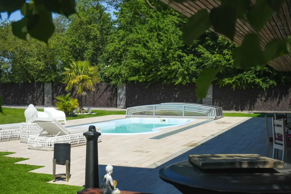 Bassein - Fully Automated Villa with Pool in Ath