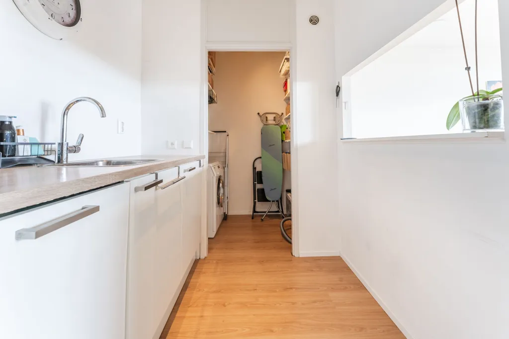 Cuisine - Bright Two-Bedroom Flat with Panoramic View in Haarlem