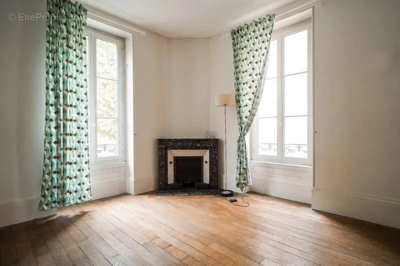 Maison 10 pièces à Macon