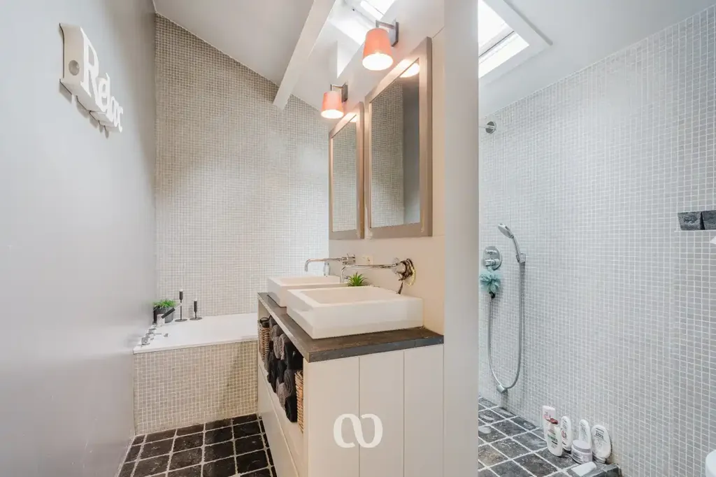 Bagni - Ready-to-Move Flat with Garden in Kruishoutem Centre