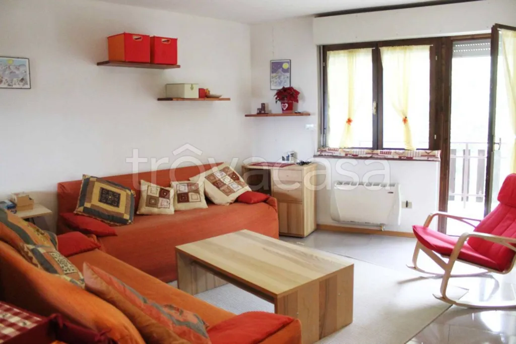 Soggiorno - Bright Apartment with Terrace in Bagnolo Piemonte
