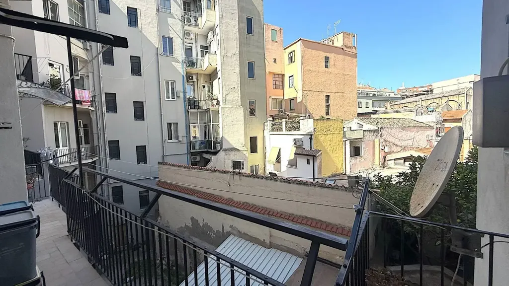 Balcon - Modernised Apartment with Balcony in Cagliari