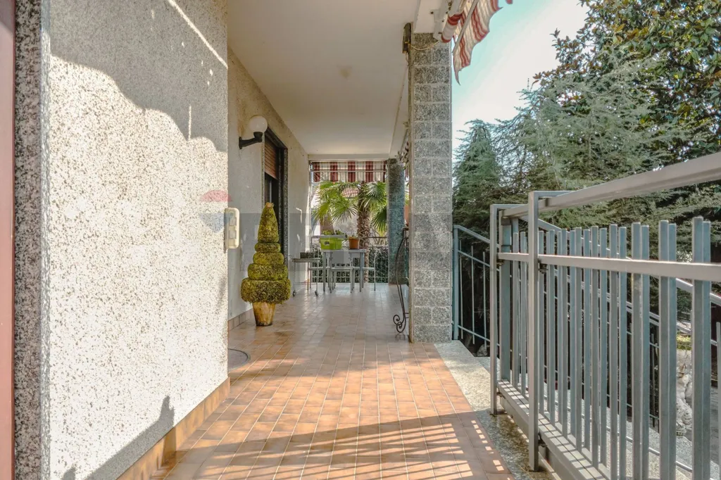 Terrass - Bifamily House with Terrace in Gorla Minore