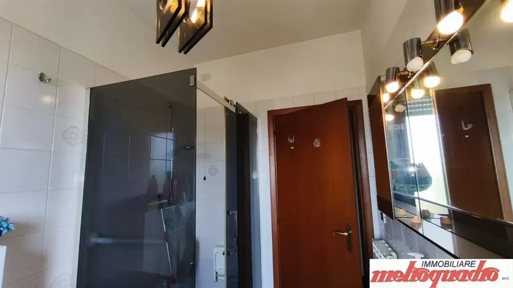Vannitoad - Spacious Apartment with Triple Exposure in Galliera