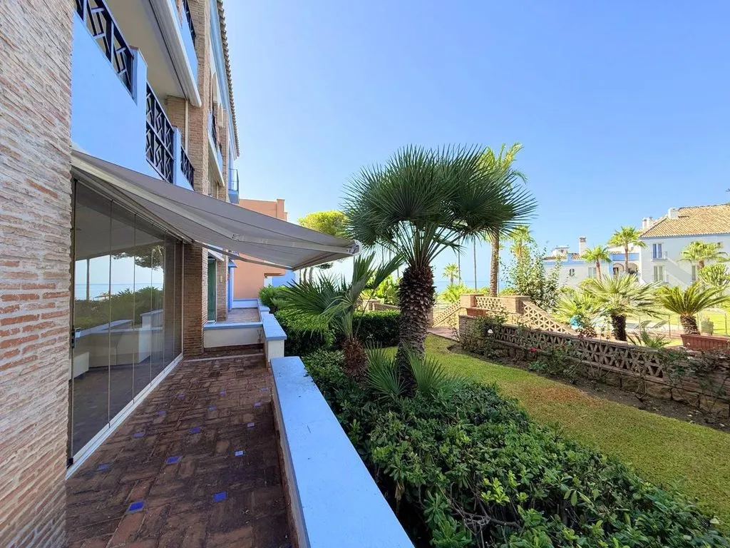 Terrass - Beachfront Flat with Private Garden in Casares