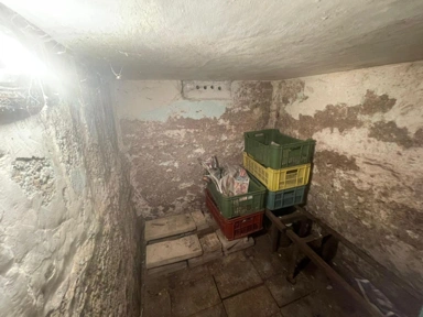 Rooms - House with Swimming Pool in Levíce