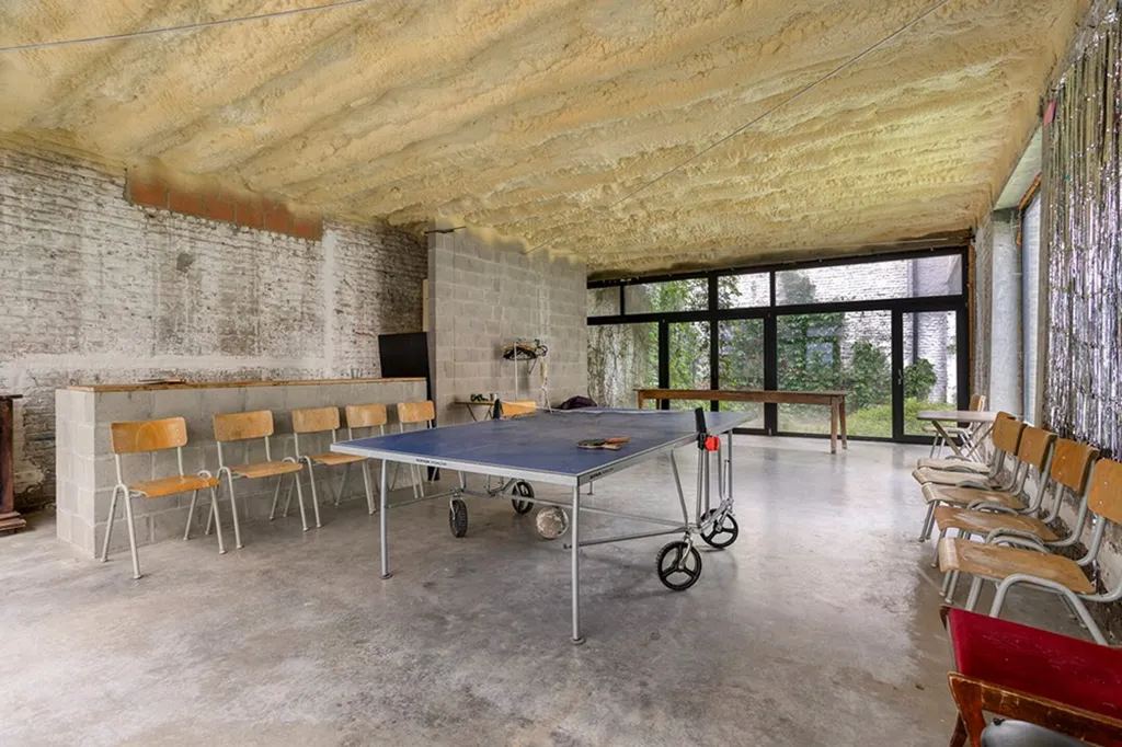 Pièces - Maison Rénovée avec Terrasse à Proximité de 12 m²