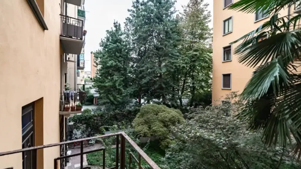 Balcon - Modernised Flat with Balcony in Milan