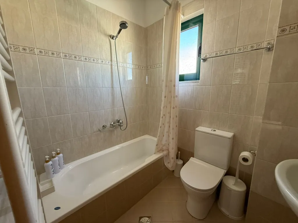 Salles de bain - Detached Maisonette with Sea View in Chania