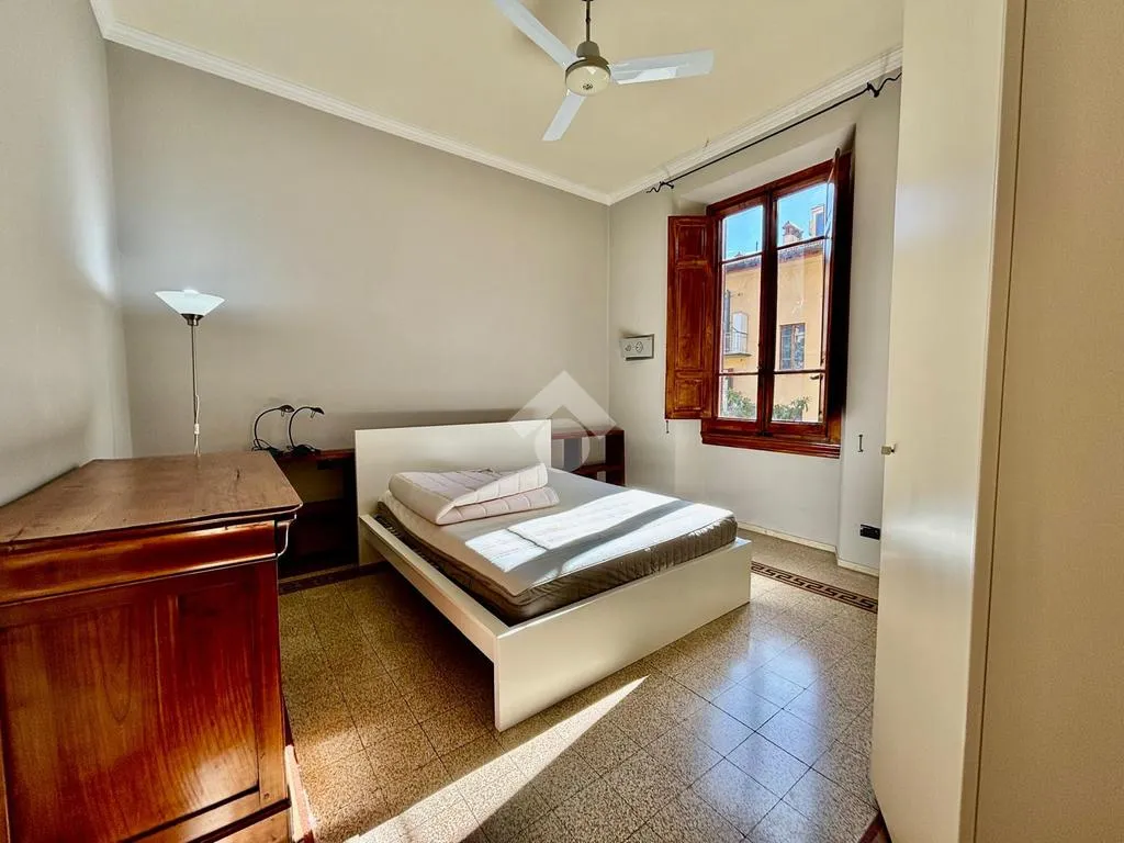 Chambres - 1930s Apartment with Balcony in Florence