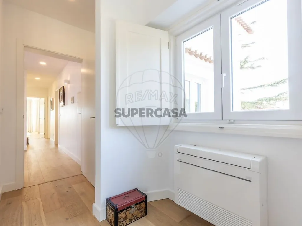 Esik - Luxury Villa with 1950s Charm in Lisbon