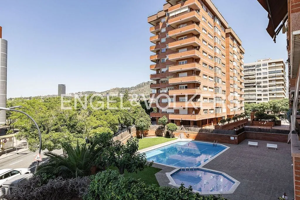 Apartment with Pool in La Maternitat i Sant Ramon