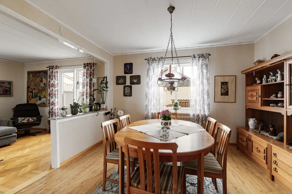 Söögituba - Well-Maintained Villa with Mountain View in Jönköping