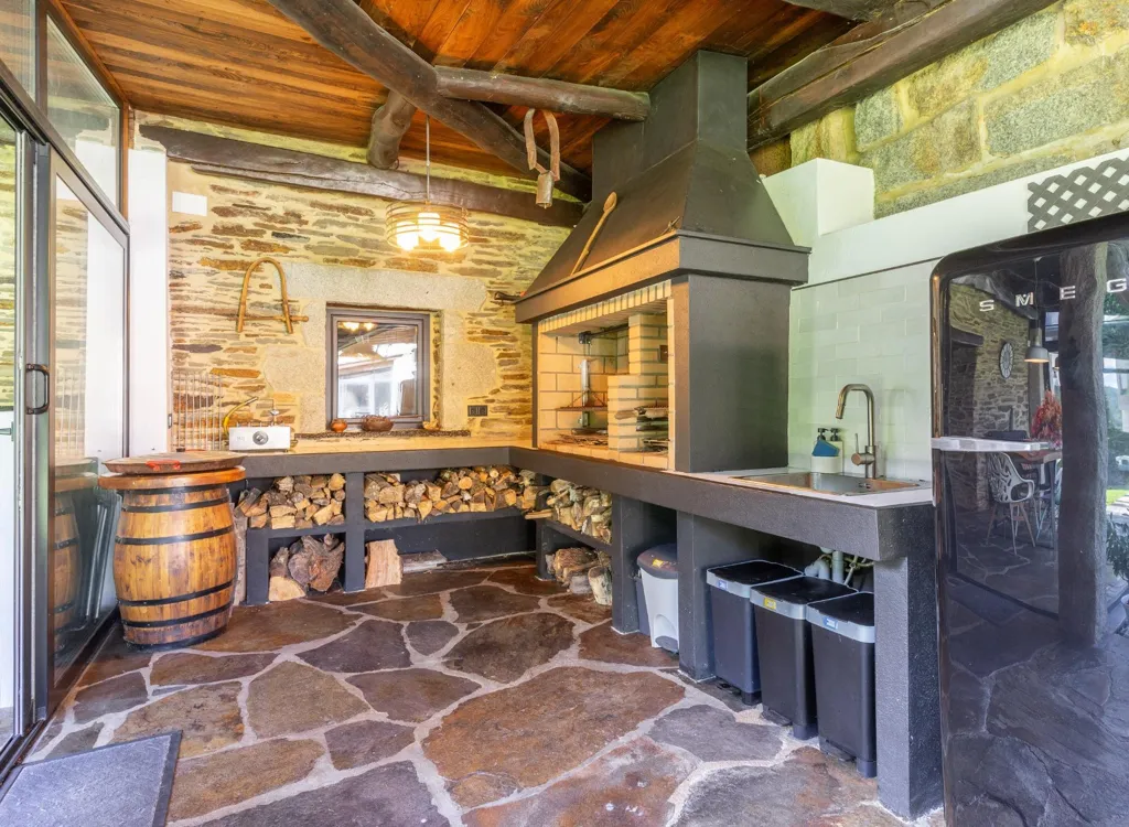 Terrasse - Restored Chalet with River Walk Access in Lugo
