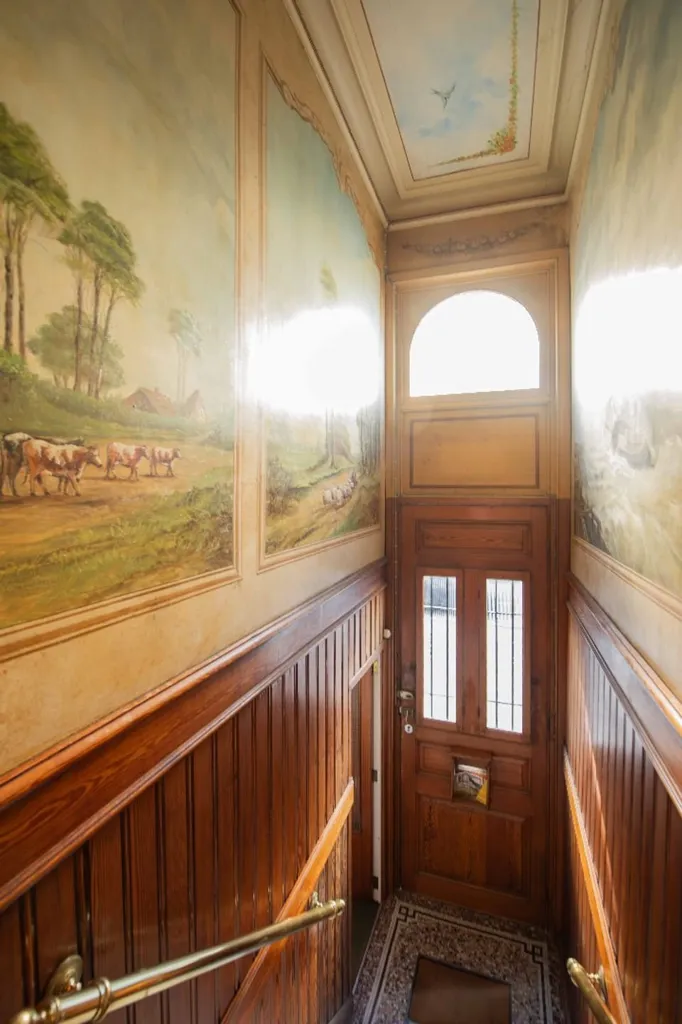 hallway_entrance