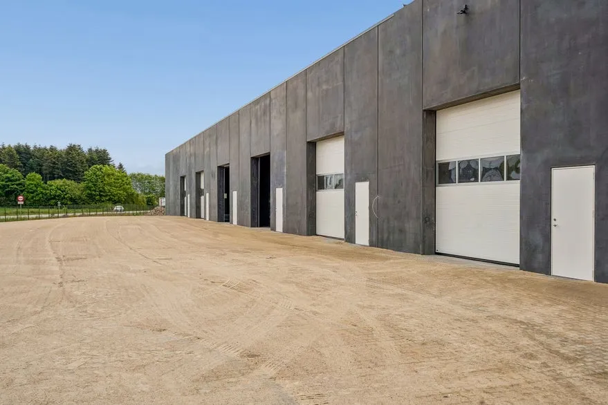 Extérieur - Warehouse with Road Access in Børkop