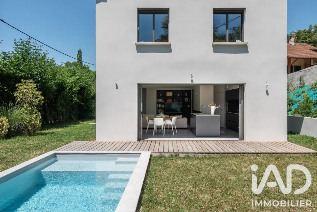 Piscina - Contemporary House with Pool in Saint-Martin-Le-Vinoux