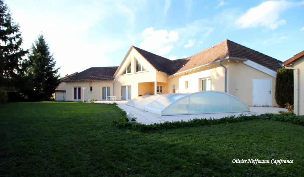 Välivaade - 9-Piece House with Pool in Réding