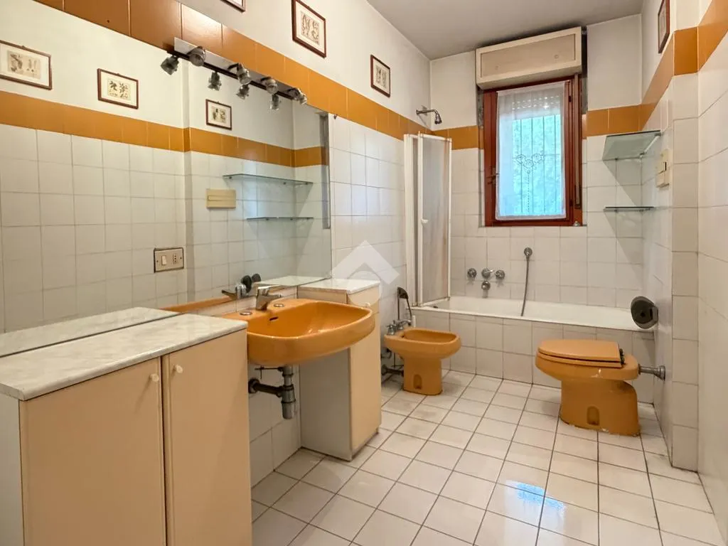 Salles de bain - Four-Room Apartment with Terrace in Milan
