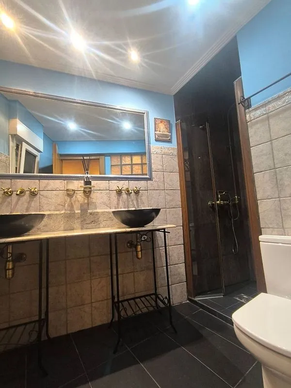 Bathrooms - Apartment with Ascender in Repeléga Centre