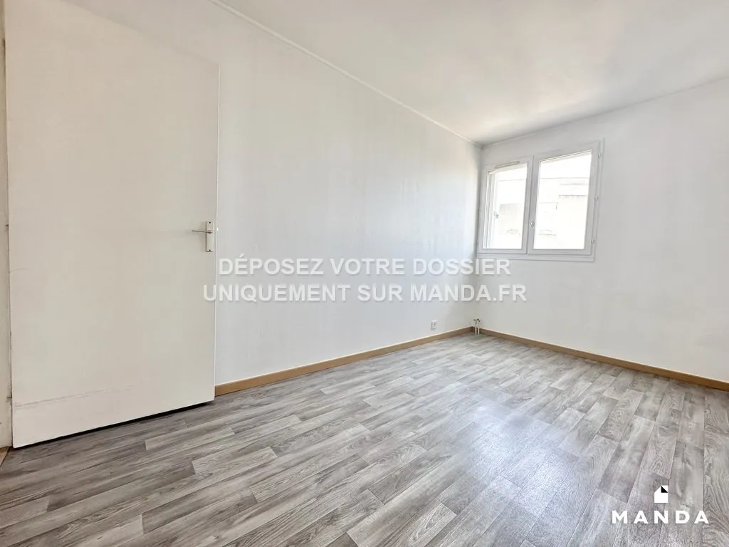 Toad - T2 Flat with Balcony in Lognes