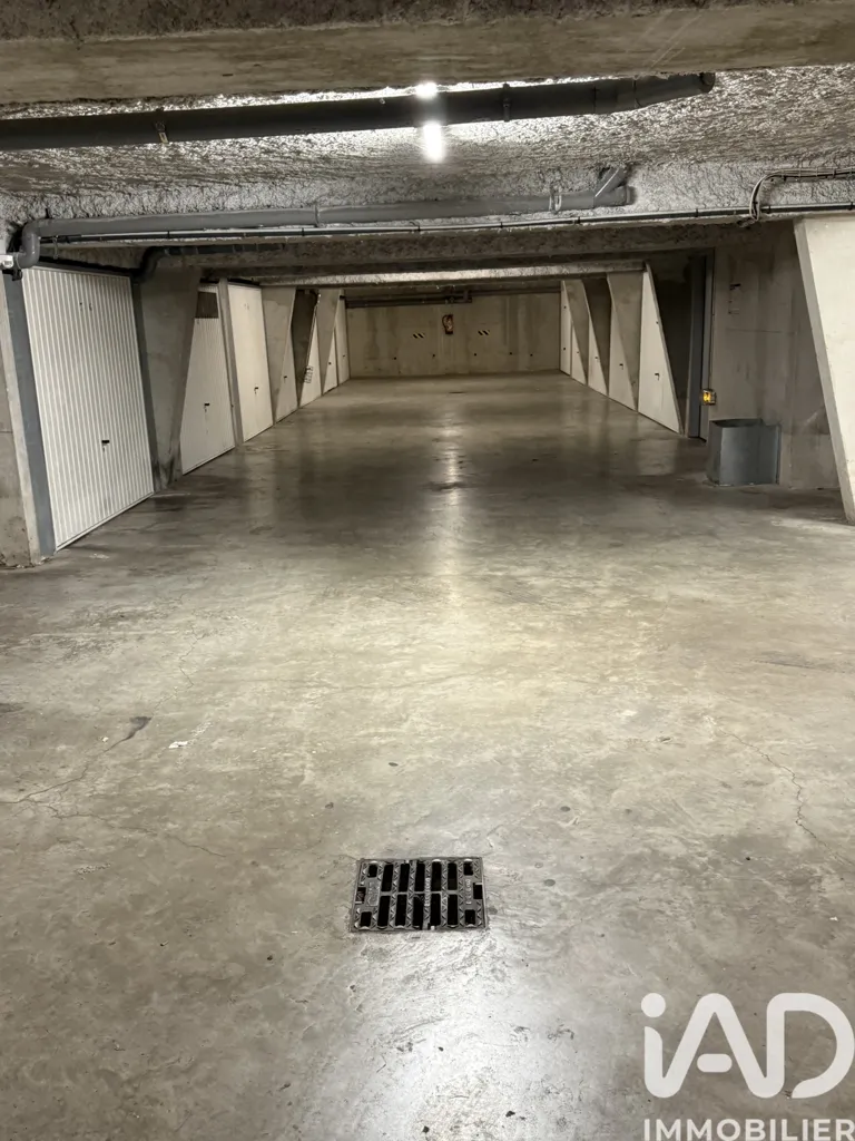 Garaaž - Bright Apartment with Terrace in Nîmes