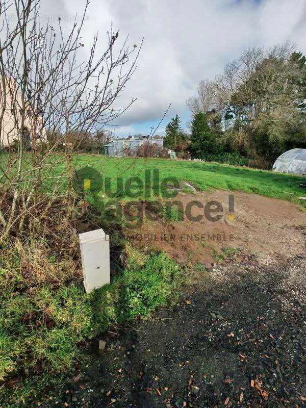 Aed - Buildable Plot with Utilities in Lesneven