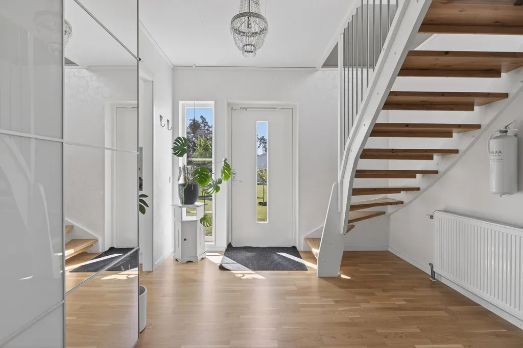 Esik - 5-Bedroom Villa with Double Garage in Saxnäs