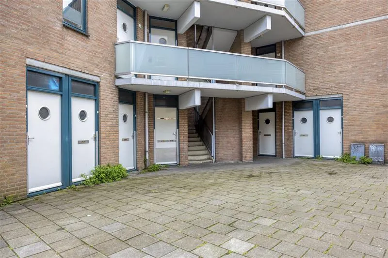 Exterior - 2-Bedroom Apartment with Balcony in Breda Centre